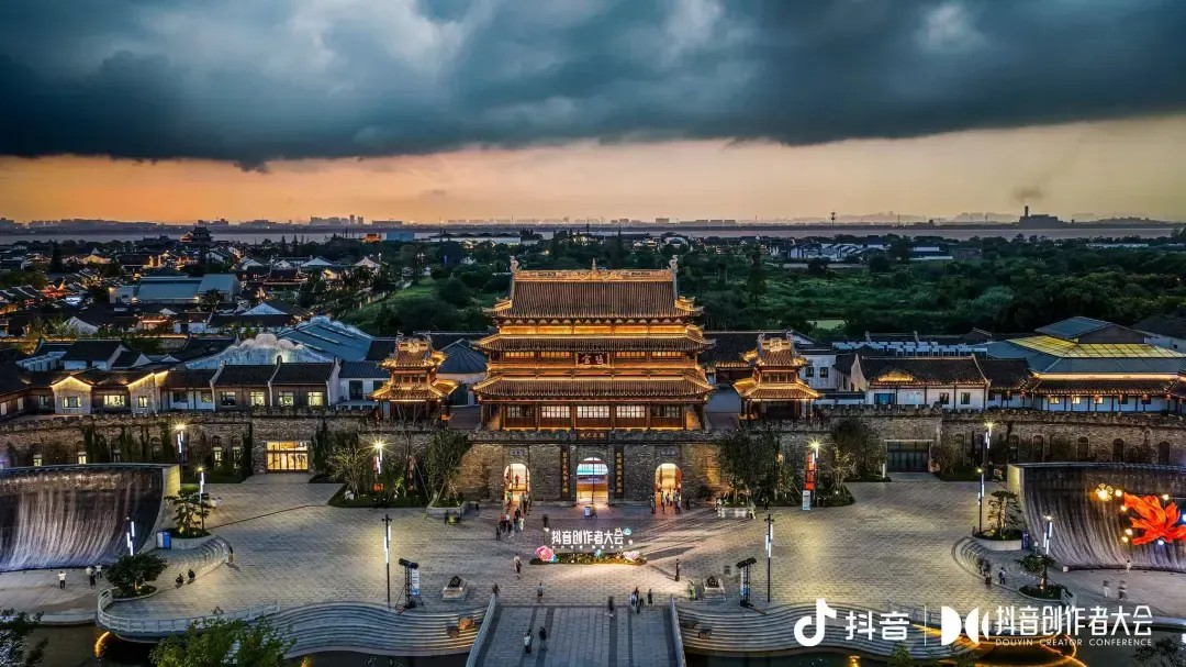 三天一座城，抖音造了个“创作小镇”