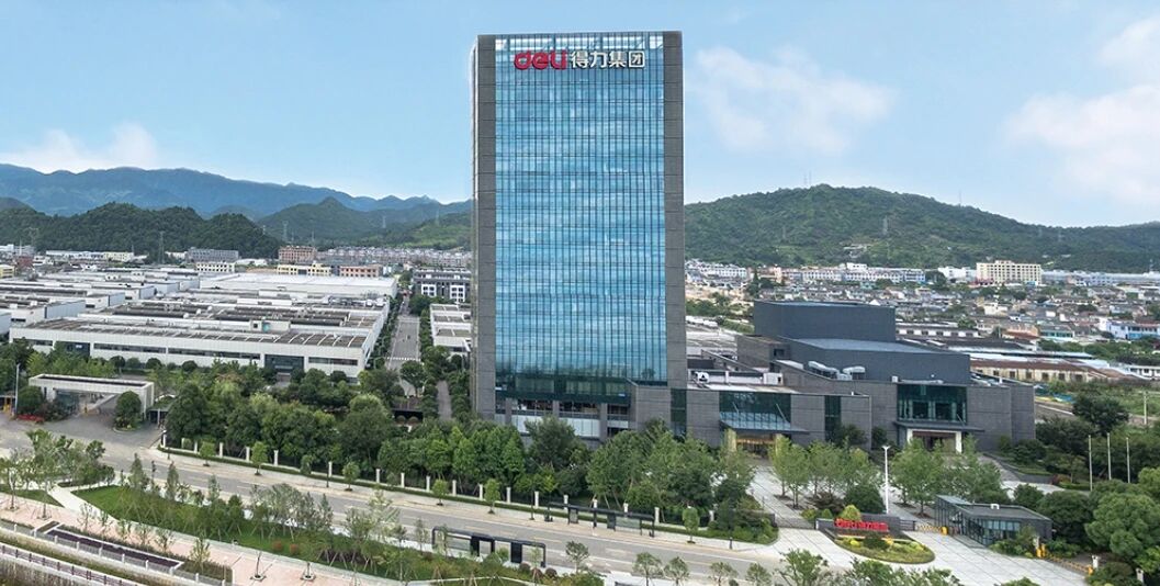 得力集团和CEO陈雪强对跛脚被辞网友致歉，但此事或并非个例