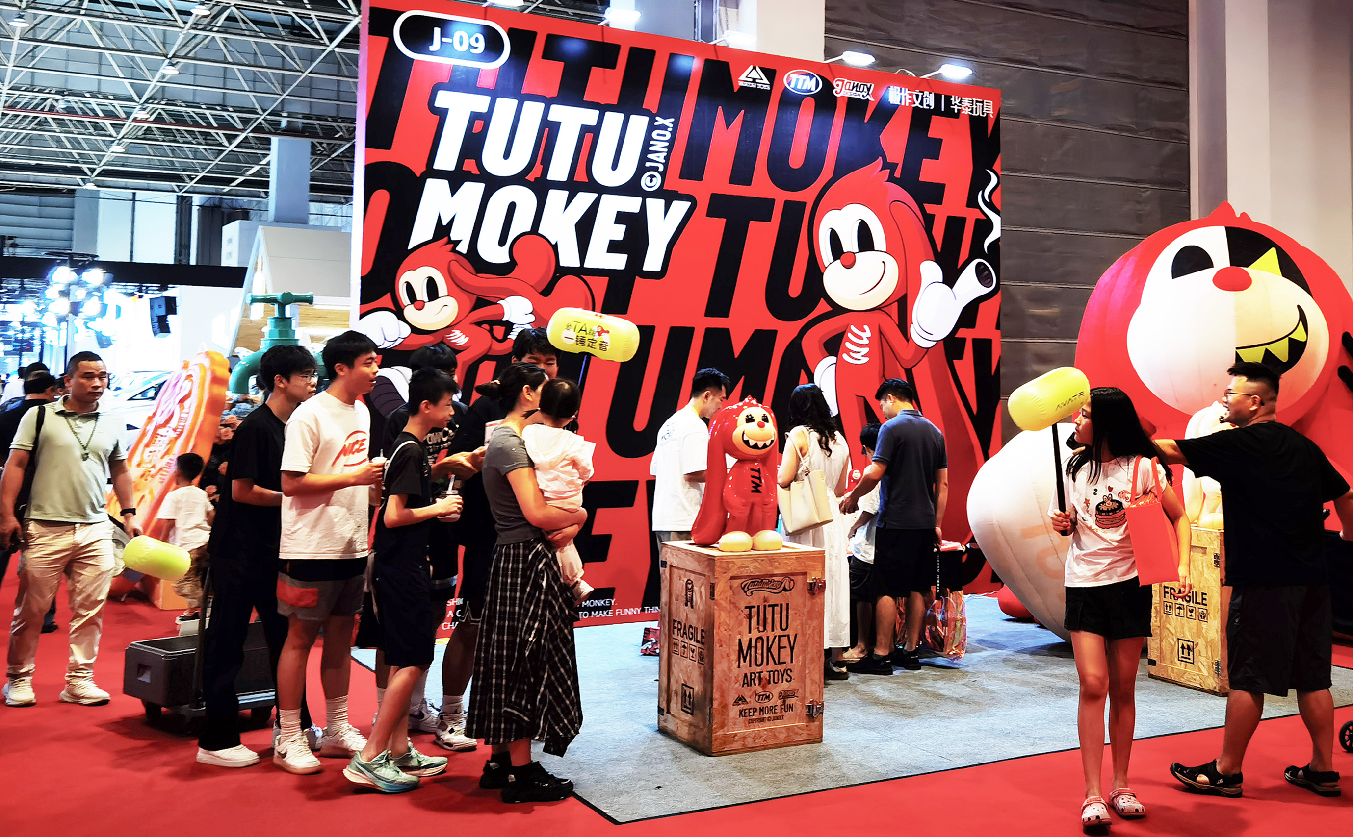 2025东莞车展现场火热，潮玩TUTUMOKEY让购车客秒变潮玩买家！