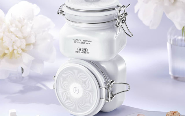 小预算红海市场，佰草集在小红书重塑“中式养白”