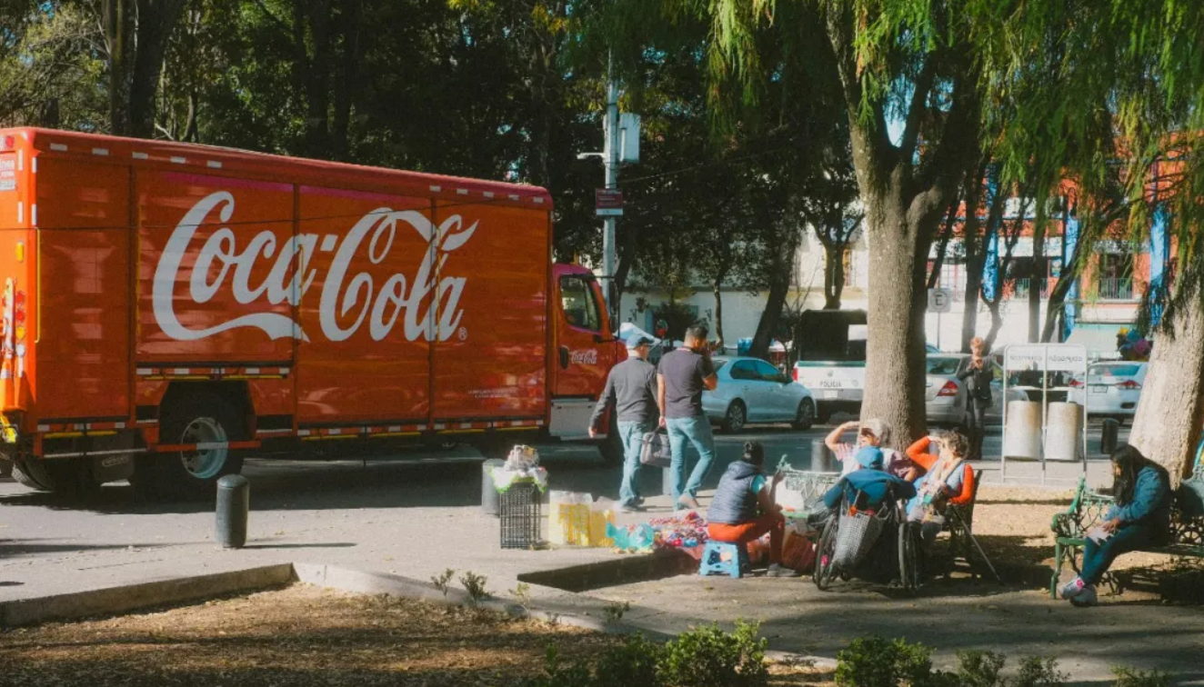 可口可樂文案的百年演變：從產(chǎn)品價值到情感共鳴