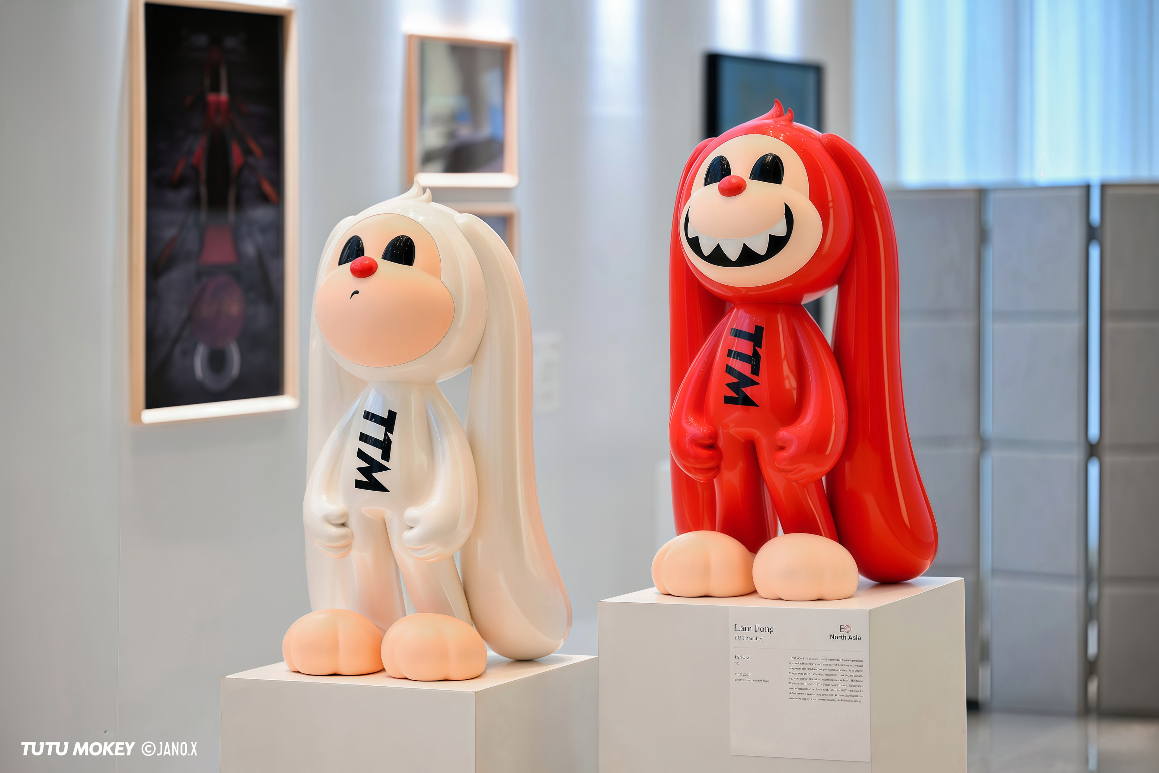“创意之声.连接世界”潮流艺术展览，TUTUMOKEY潮玩作品展现最独特的魅力。以亦兔亦猴的独特创意造型和色彩成为展览焦点！