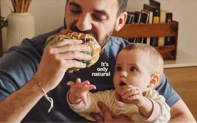 没牙的宝宝都直流口水，汉堡王到底多香？