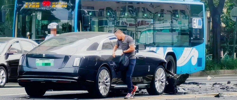 陈震车祸原因首曝光！劳斯莱斯绷不住了