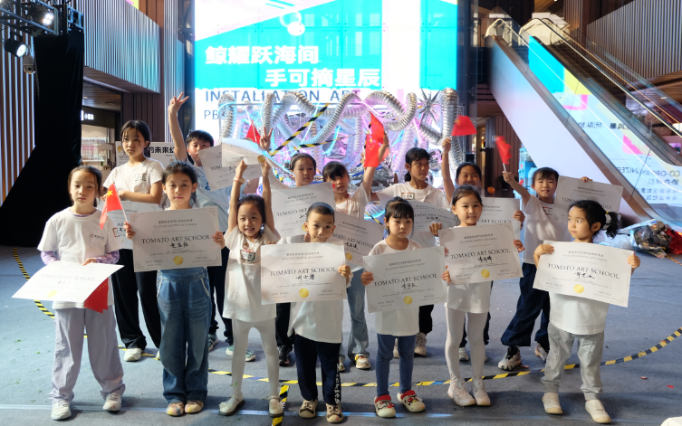 蕃茄田艺术OCI装置艺术创作展在郑州永威木色购物公园启幕