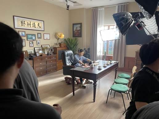 影一映画助力英菲克×张雪峰引爆1.5亿话题