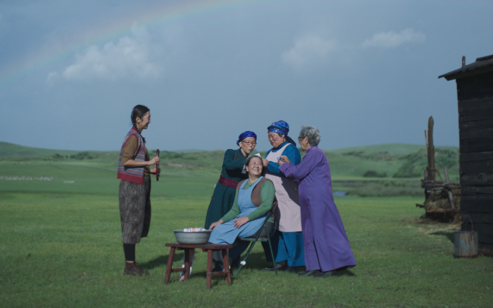 伊利：用《三千》分之一的故事，溯源爱的来处