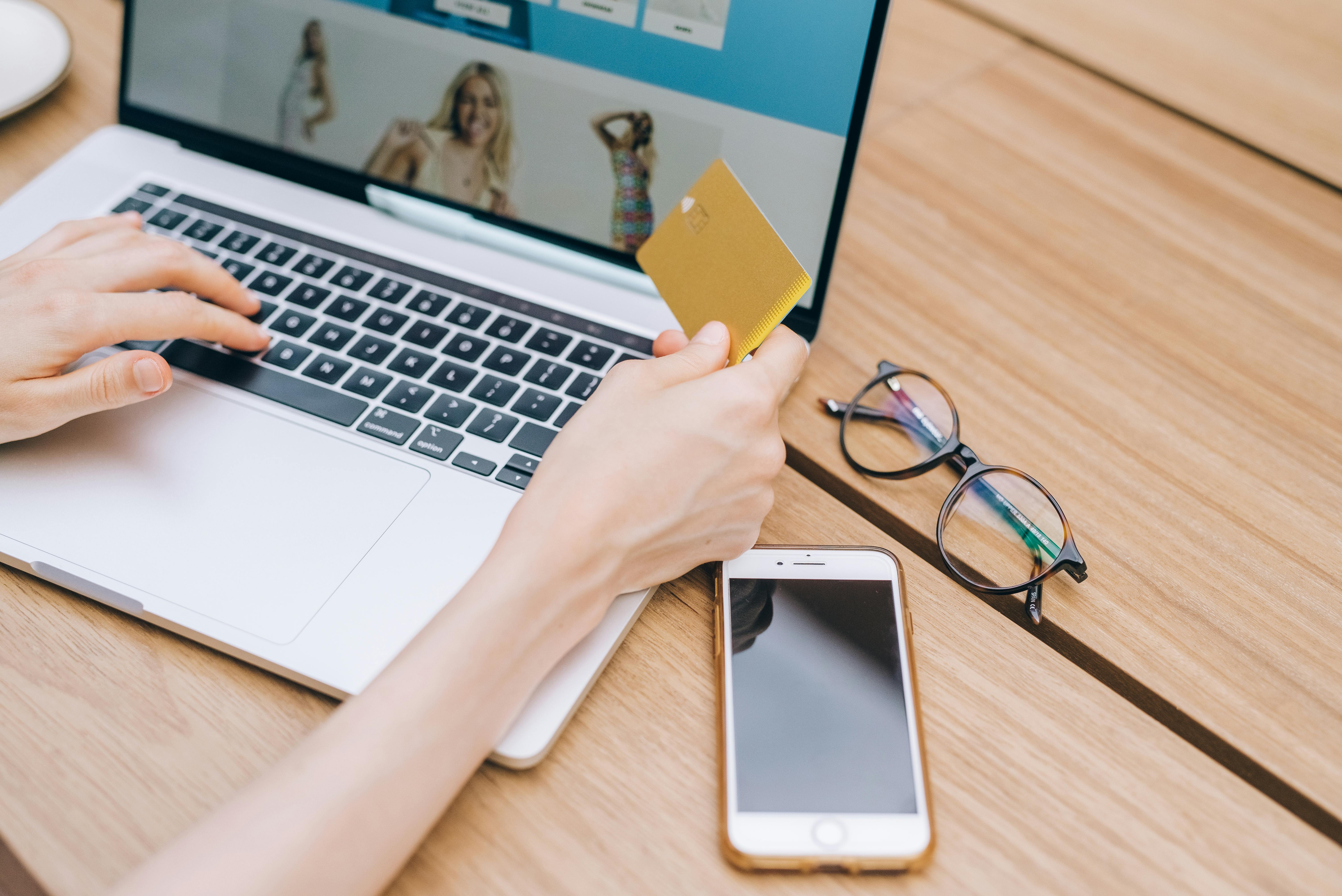 CEO陈磊的豪赌：拼多多为何主动“压利润”？