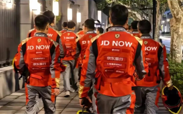京东也换外卖骑手服，撞款法拉利车队