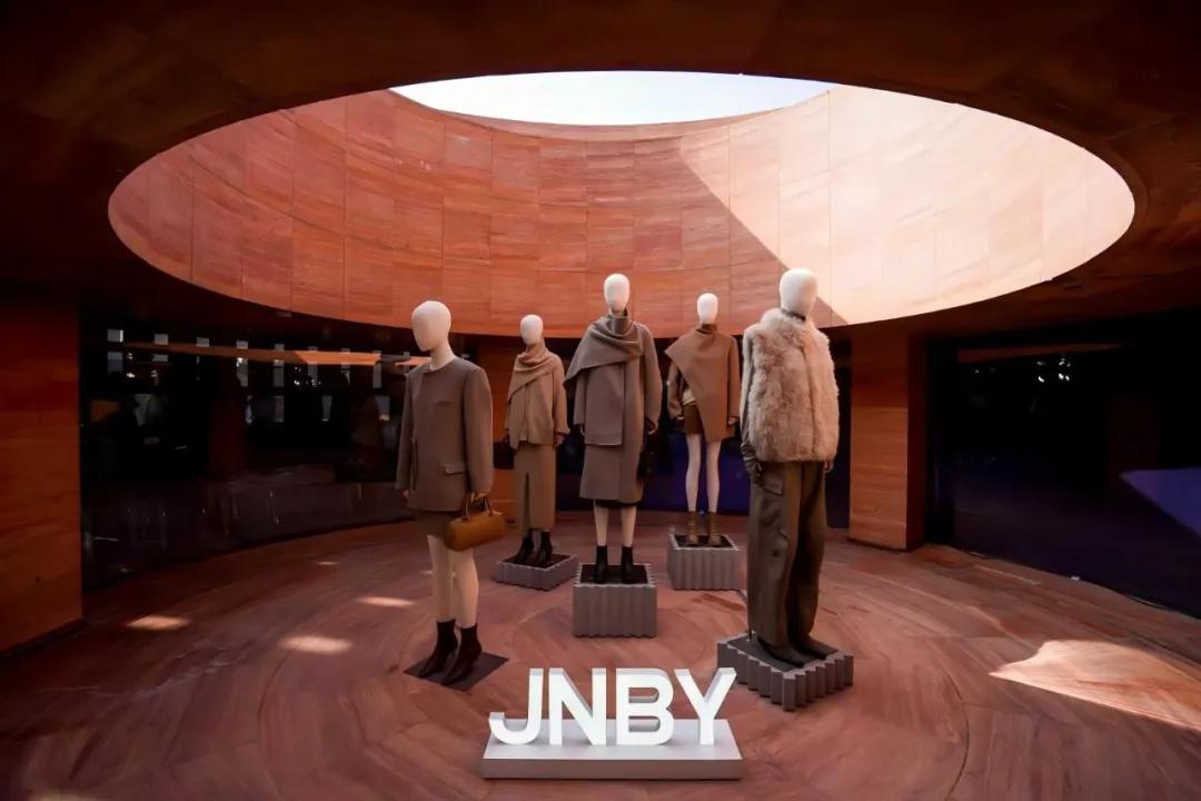 对话江南布衣公关总经理郑丹丹：品牌，是时间的复利 | TopDigital专访