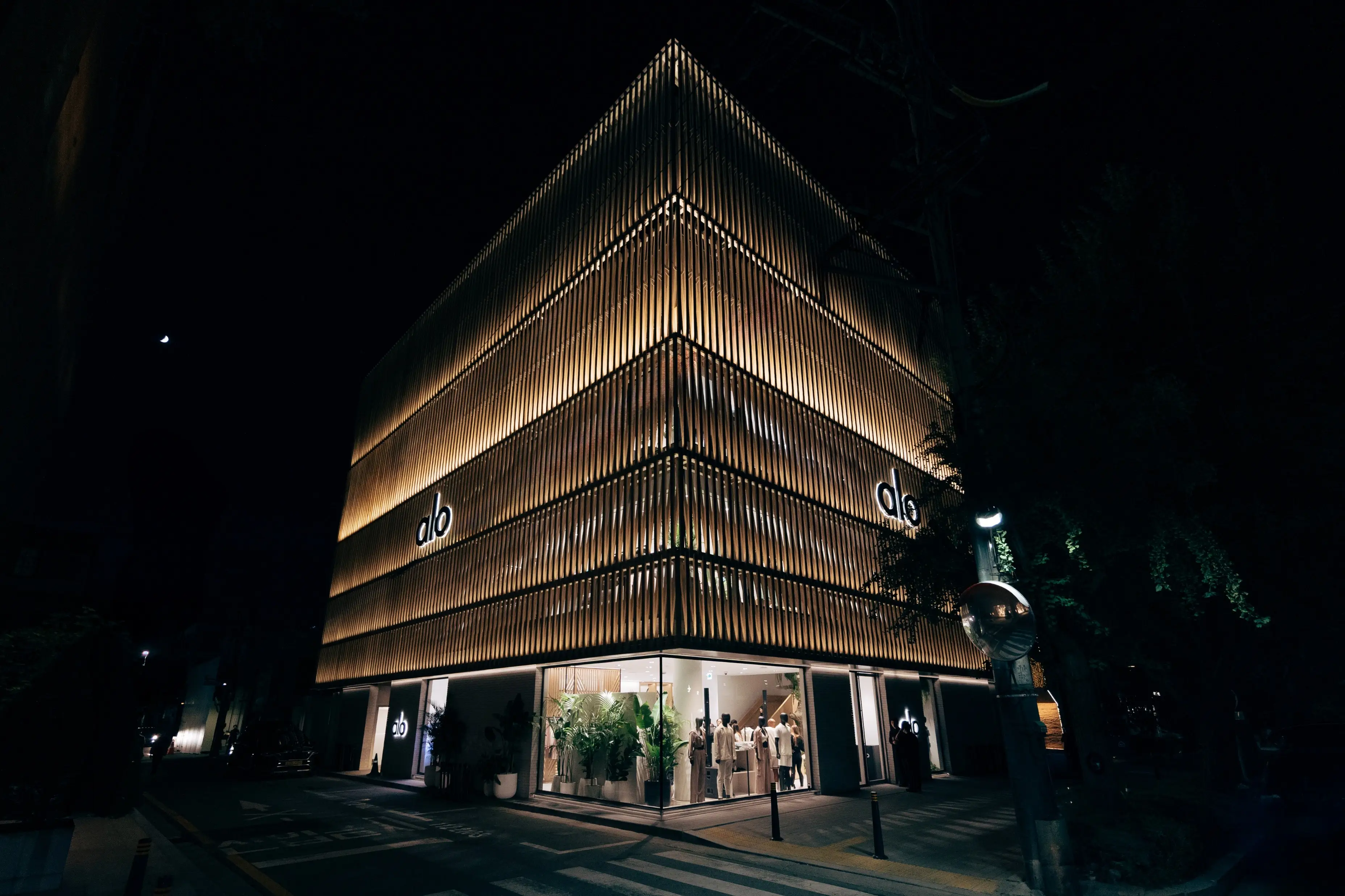 Alo Yoga 怎么就火了？