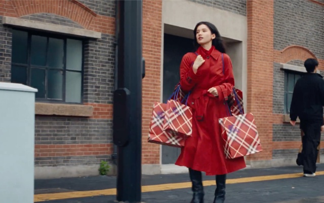 Burberry新年贺岁片，演我过年的心情