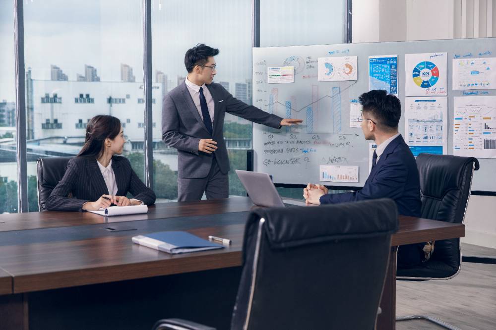 別再用“感覺”做營銷了：一套讓老板拍掌、讓增長可復制的量化與追蹤系統(tǒng)方法