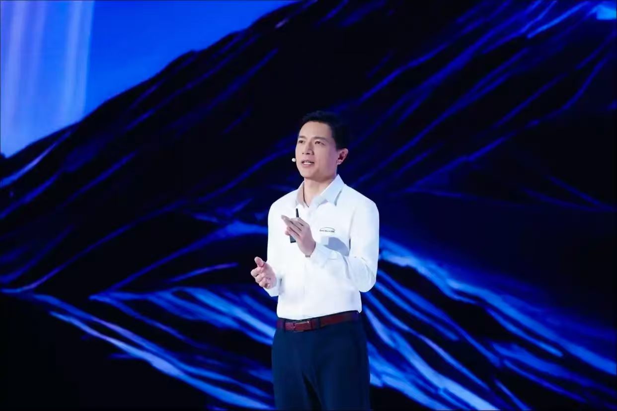 當(dāng)老羅數(shù)字人能靈活辯論：百度的“大早”終被時(shí)代兌現(xiàn)