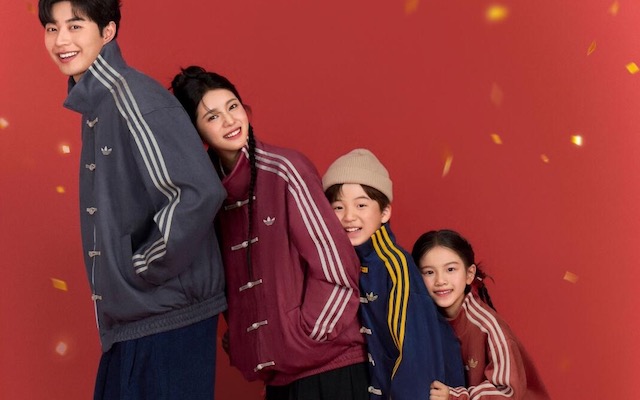 adidas携手天真蓝，拍有范儿的三条纹全家福