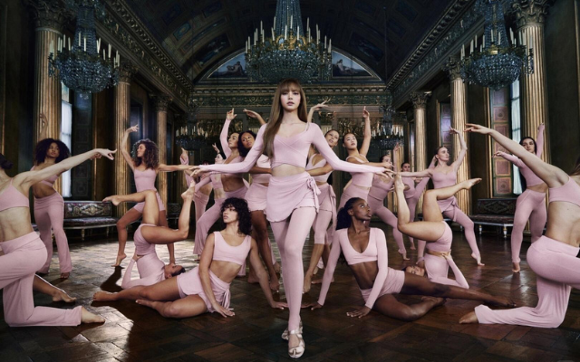 Lisa × NIKE × SKIMS，终于有广告知道让Lisa跳舞了