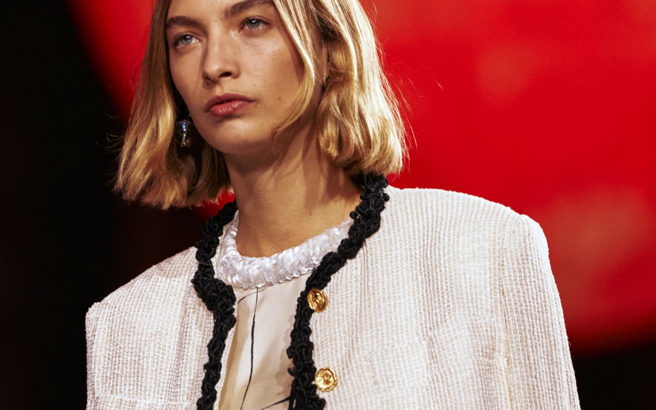 利润滑坡的香奈儿，无法继续「吃老本」