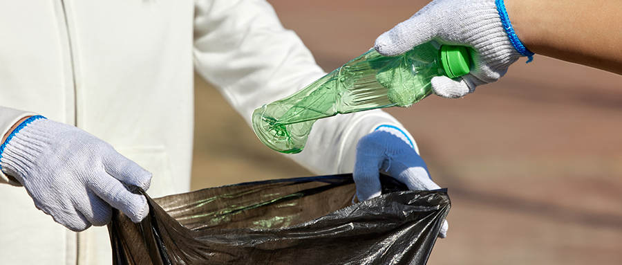 看到搶煙花箱子的大媽，我想起了垃圾女王