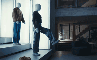 CROCS全新大片：當櫥窗模特，開始活過來