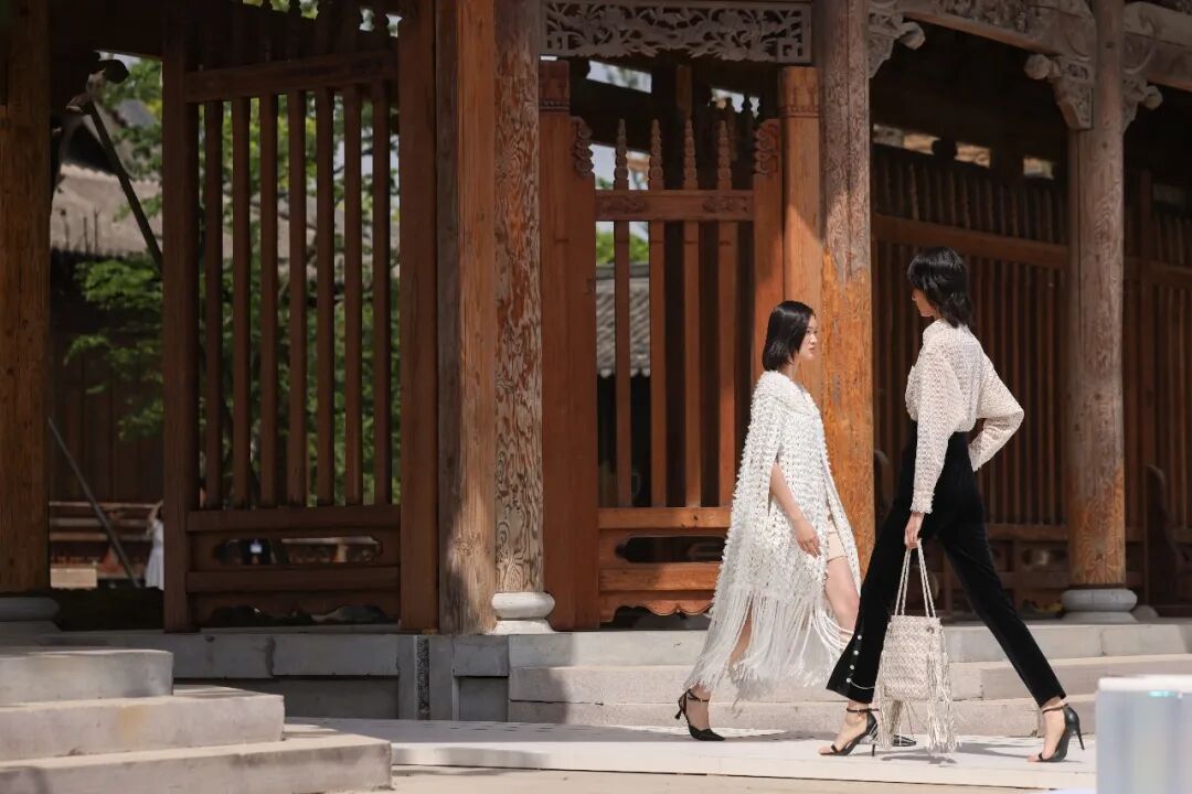 濮院时装周开闭幕大秀｜中国设计师诠释针织即时尚