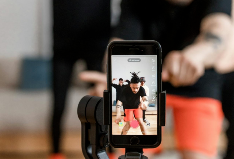 宅家不無聊：中東土豪，愛上團(tuán)播