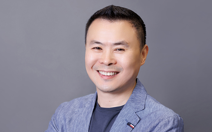 <em>專訪</em>雷少東：很少停下來(lái)