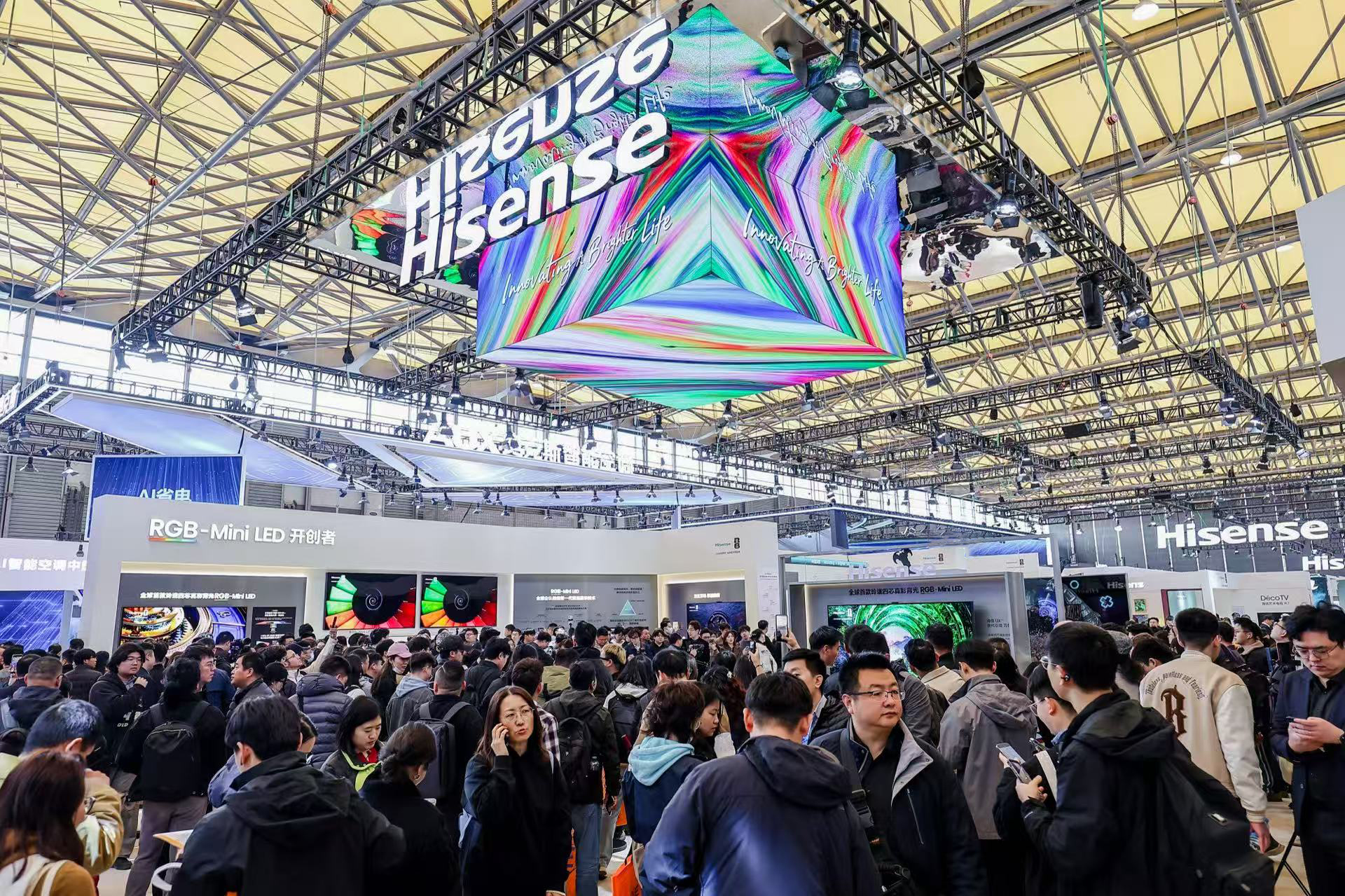 RGB-Mini LED 成百吋賽道新標(biāo)尺，海信憑什么領(lǐng)跑客廳WALL時(shí)代？