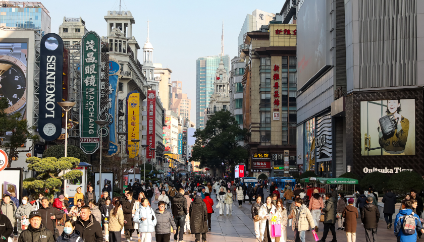 穿透58萬字政府工作報(bào)告，我們讀懂了2026消費(fèi)行業(yè)發(fā)展關(guān)鍵詞 | 兩會(huì)特別策劃