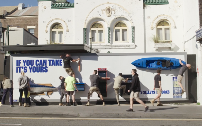 一支胶水广告,整得人面红耳赤