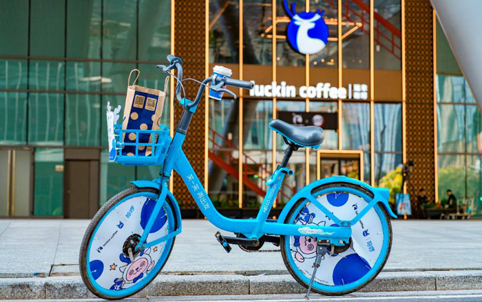 哈啰×瑞幸：開啟上班族的“啡行模式”