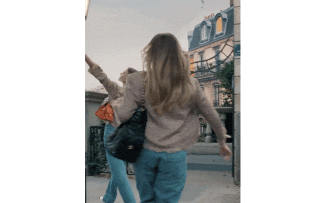 香奈兒復(fù)刻25年前經(jīng)典MV，在街頭遇見不同的自己