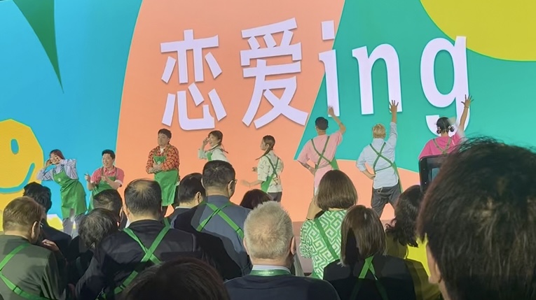 正式交割后的星巴克：不谈店数，谈“千面”
