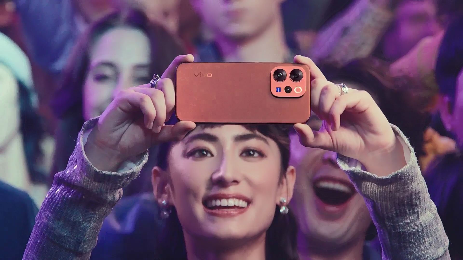 把演唱會高光拍進社交圈，vivo V70 讓“我”成為故事的主角