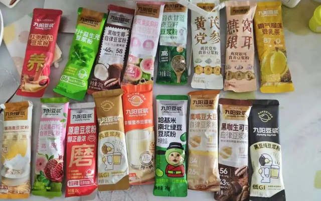 九阳豆浆的口味太诡异了：榴莲豆浆、羽衣甘蓝豆浆，一种老品牌的心酸。。