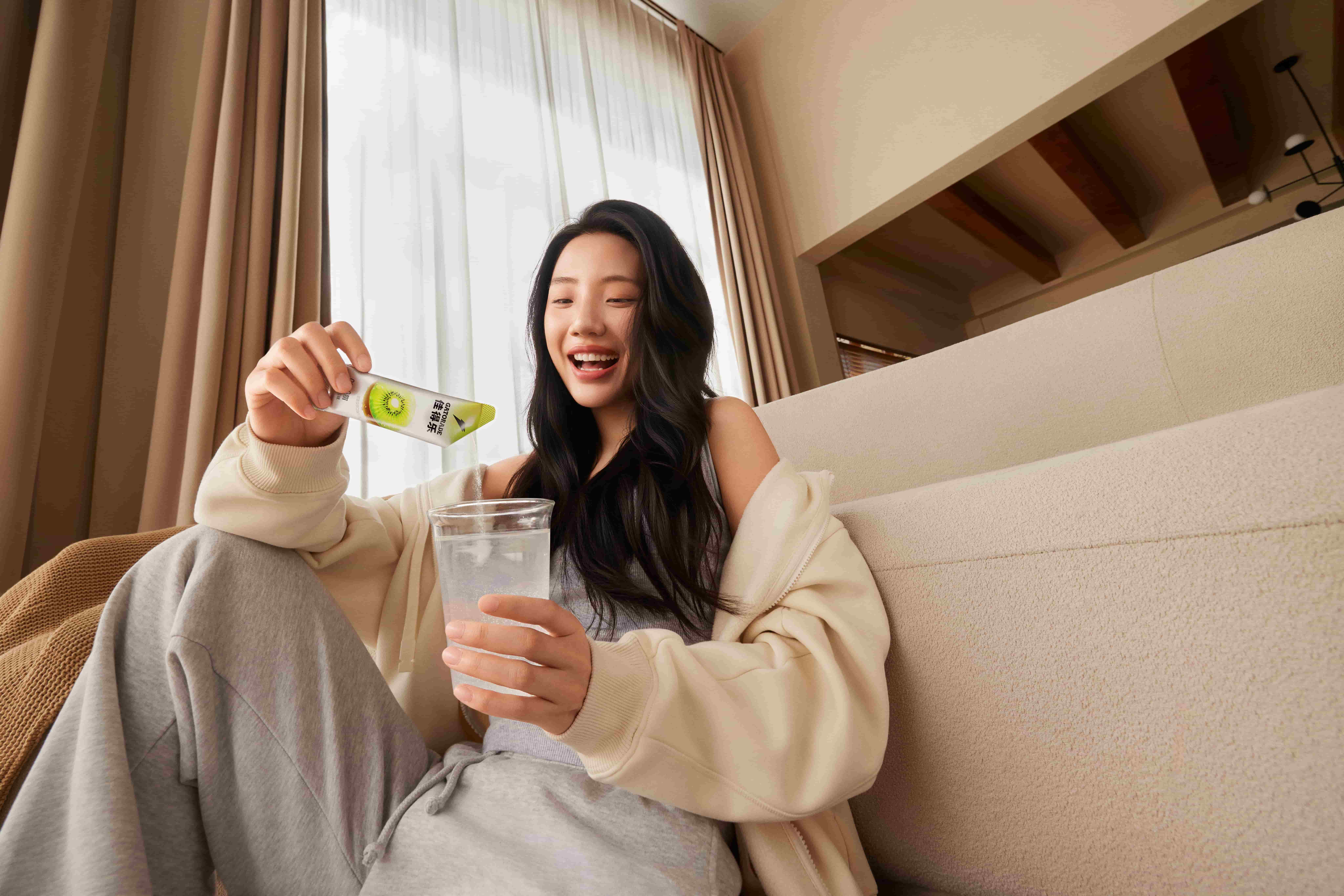 从运动场到咖啡桌：佳得乐「闪电条」凭「美式搭子」破圈，新品上市品效协同实战