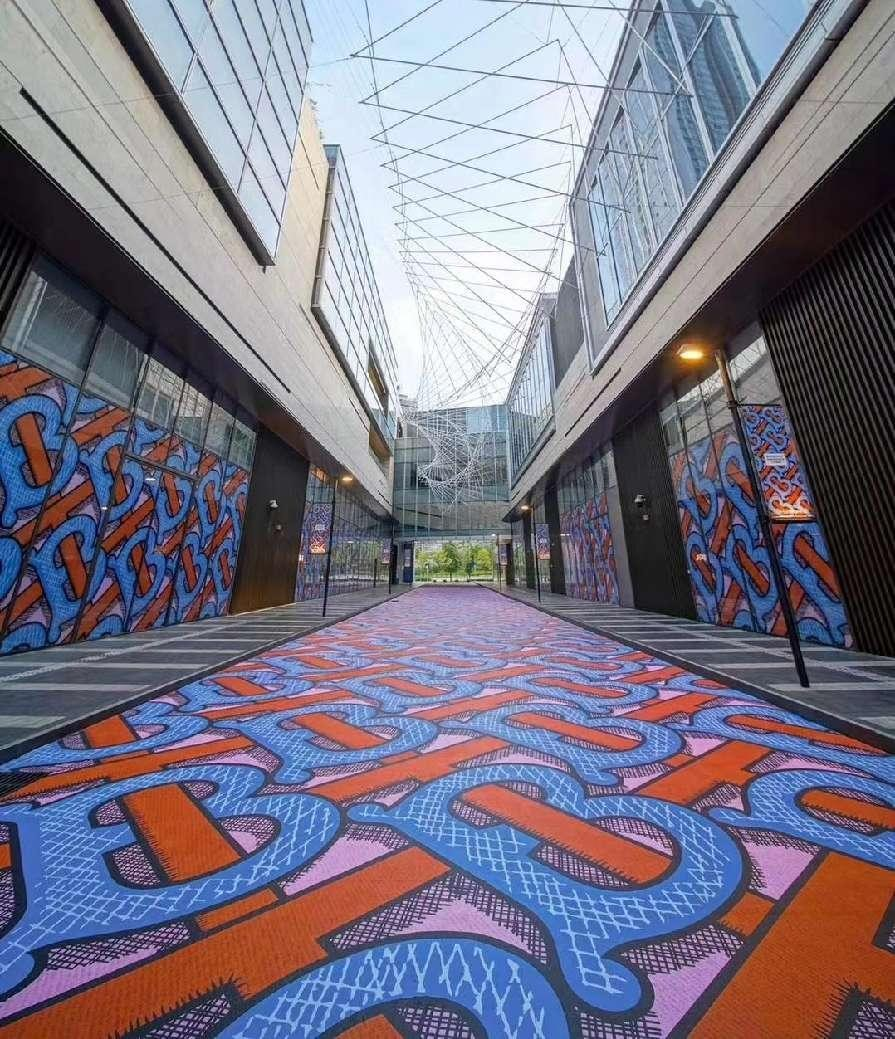 深圳万象天地街区艺术地贴
