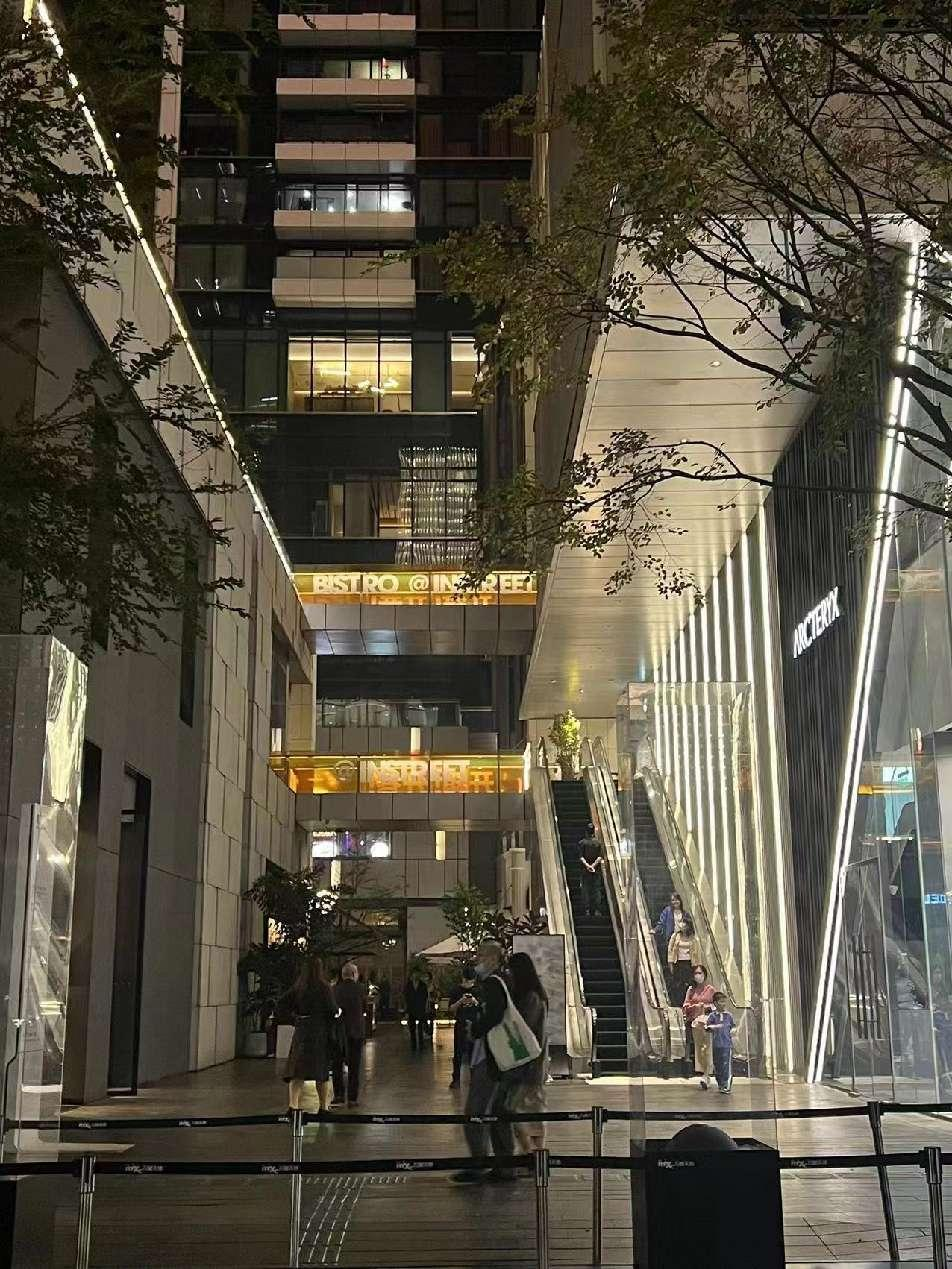深圳万象天地玻璃护栏亮化项目
