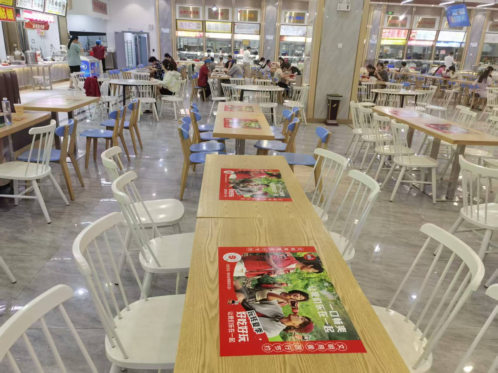 被90%的品牌忽略的流量入口：高校桌贴为什么是广告价值洼地