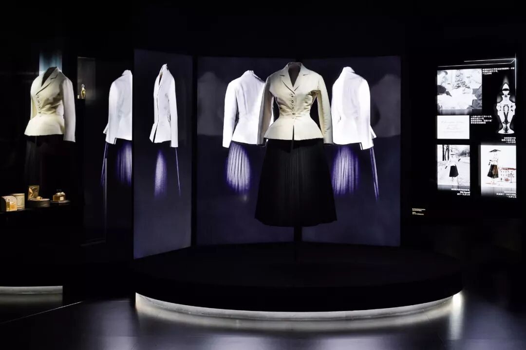 《迪奥小姐：爱与玫瑰》展览揭幕，馥郁花香弥漫上海