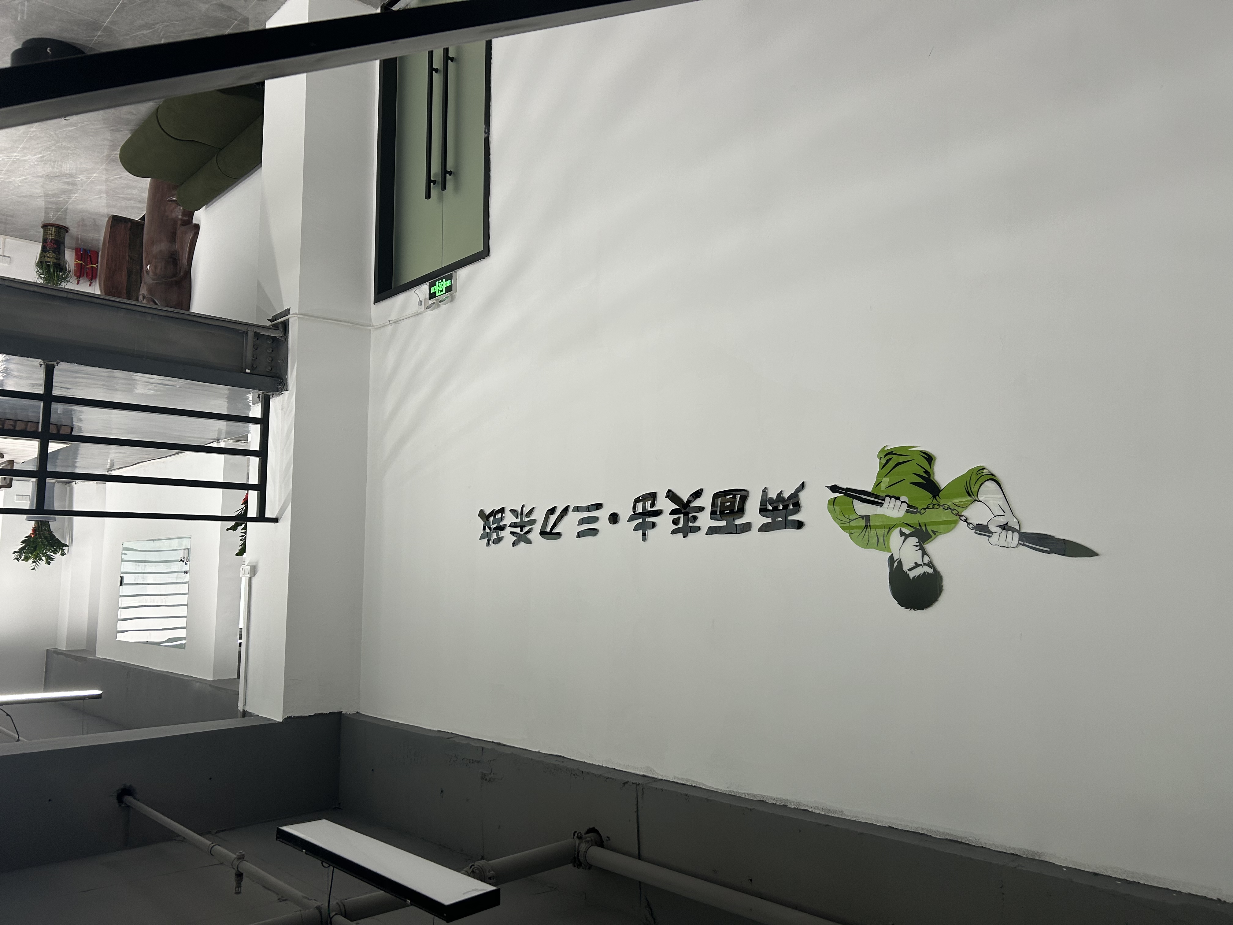 双脑派：两面三刀——两面夹击，三刀杀敌