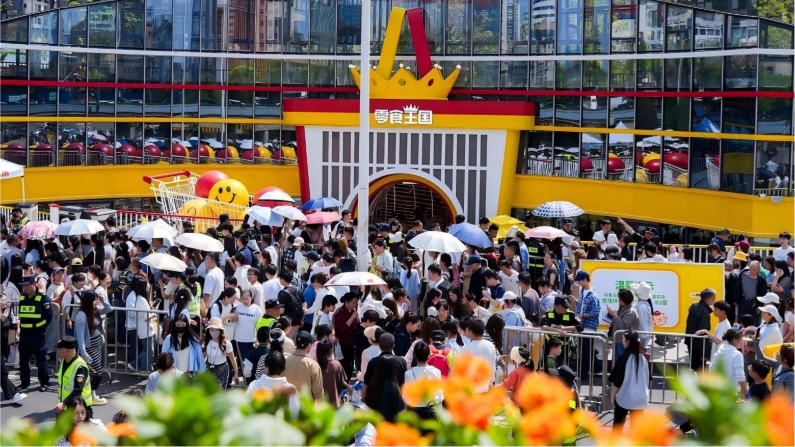 70个国家风味，吃遍要96年？！实探全球最大零食店，凭什么让人越逛越“上瘾”？