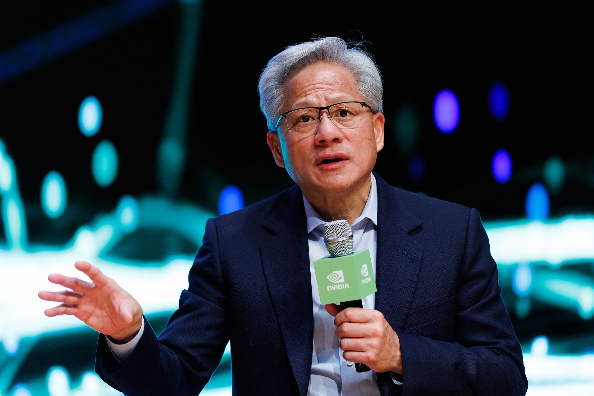 5000亿美元涌向算力：英伟达想要给AI装上金融杠杆