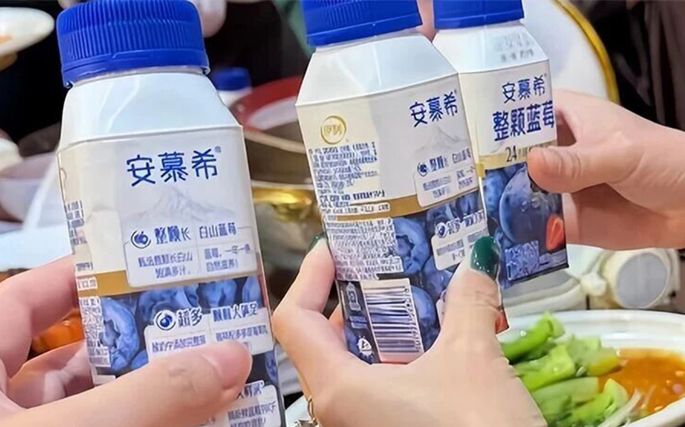 今年国庆最火项目：官号许愿池里投硬币，求的不是财是婚
