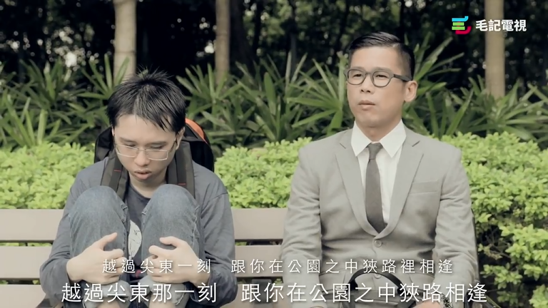 哭泣时,被一个帅男人帮他用了gatsby的发胶把头发梳好后变帅了的故事