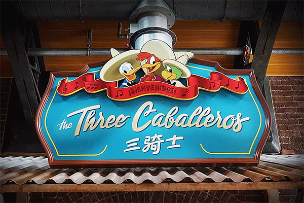 历时五年,造字工房为上海迪士尼定制了一套豪华字体设计