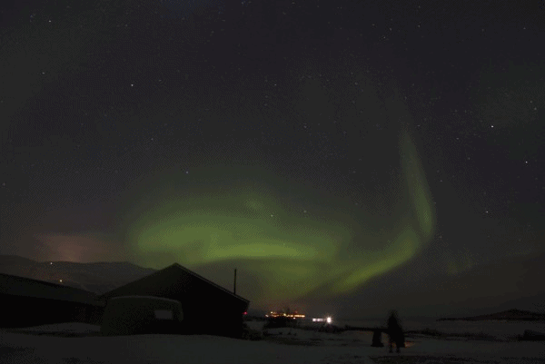在北极圈亲眼看极光爆发去新西兰看星空璀璨斗转星移去北欧看极光梦幻
