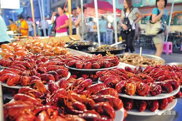 小龙虾应该算一枚季节性的"网红",冬伏夏出的那种.