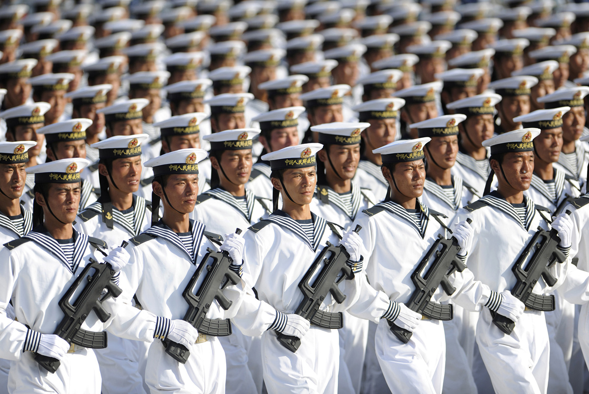 【20】2009年9月15日,中国人民解放军海军在为国庆阅兵进行训练