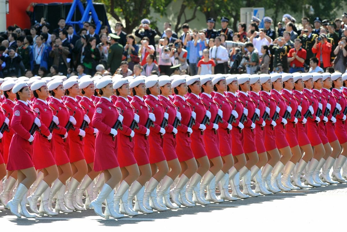 【25】2009年10月1日,参加国庆阅兵的女兵方阵.