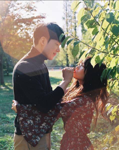 插画师zipcy笔下一组情侣之间甜腻腻的日常,让人心跳加快